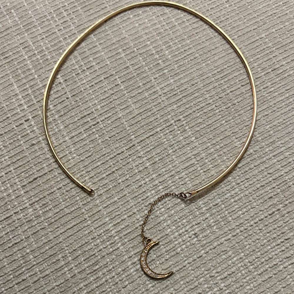Elegant Gold Crescent Moon Necklace